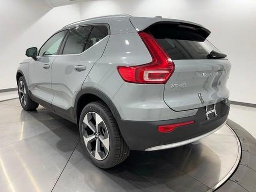 2025 Volvo XC40 B5 Plus Bright Theme