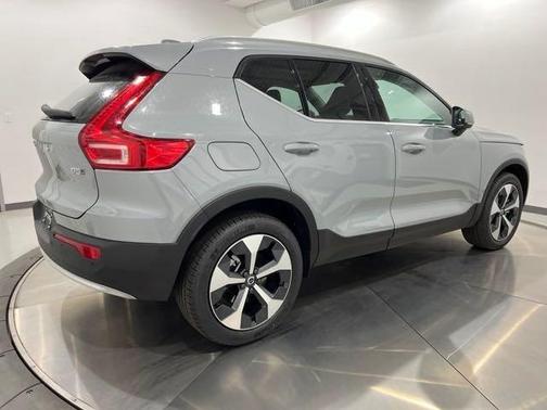 2025 Volvo XC40 B5 Plus Bright Theme