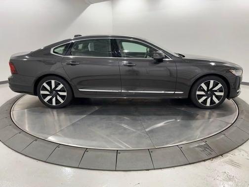 2024 Volvo S90 Recharge Plug-In Hybrid T8 Ultimate