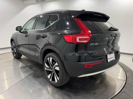 2025 Volvo XC40 B5 Plus Bright Theme