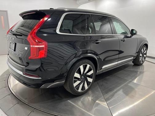 2023 Volvo XC90 Recharge Plug-In Hybrid T8 Ultimate Bright Theme 7-Seater