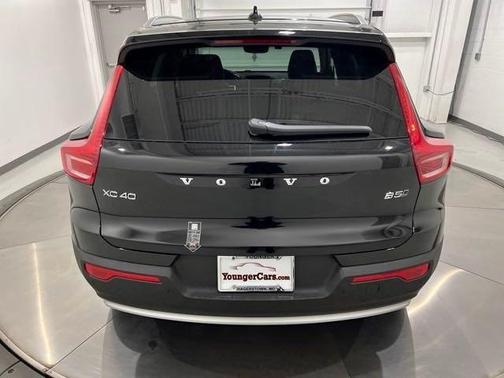 2025 Volvo XC40 B5 Core Bright Theme