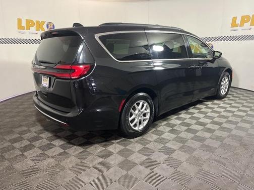 2022 Chrysler Pacifica Touring-L