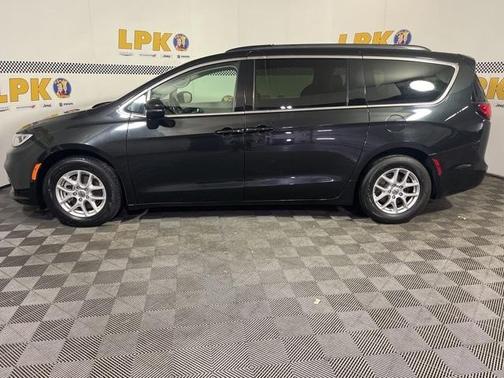 2022 Chrysler Pacifica Touring-L