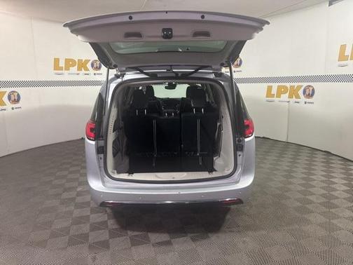 2024 Chrysler Pacifica Touring-L