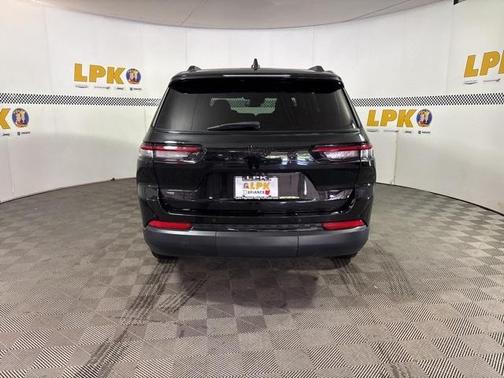 2022 Jeep Grand Cherokee L Laredo