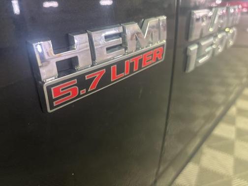 Brilliant Black Crystal Pearlcoat 2018 RAM 1500 Express