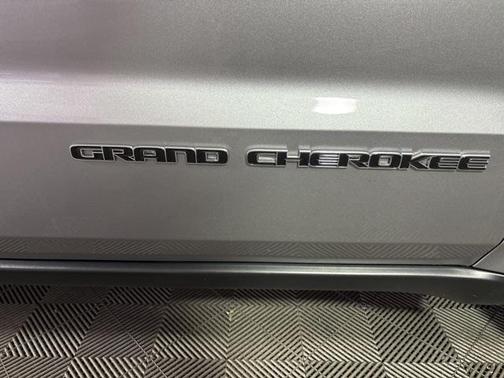 2020 Jeep Grand Cherokee Laredo E