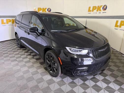Diamond Black 2026 Chrysler Pacifica Limited