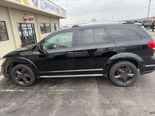 Pitch Black Clearcoat 2020 Dodge Journey Crossroad