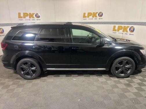 Pitch Black Clearcoat 2020 Dodge Journey Crossroad