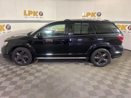 Pitch Black Clearcoat 2020 Dodge Journey Crossroad