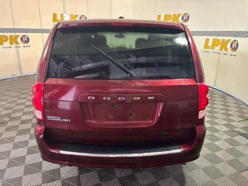 Red 2018 Dodge Grand Caravan SE