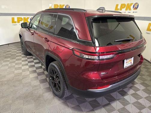 2026 Jeep Grand Cherokee Laredo