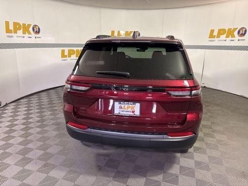 2026 Jeep Grand Cherokee Laredo