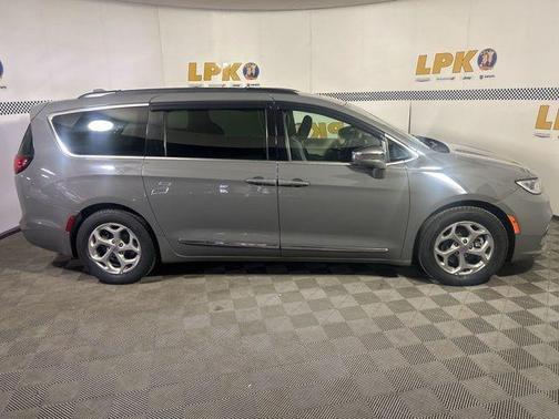 Gray Clearcoat 2022 Chrysler Pacifica Limited