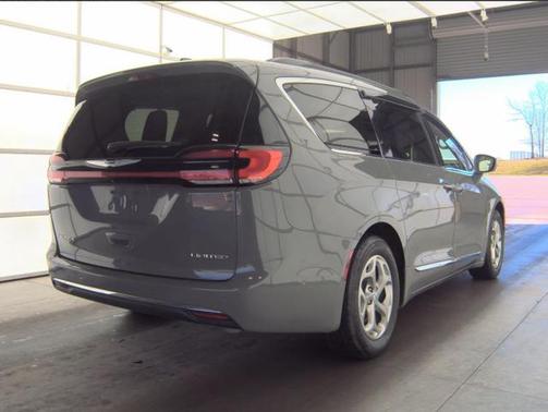 Ceramic Gray Clearcoat 2022 Chrysler Pacifica Limited