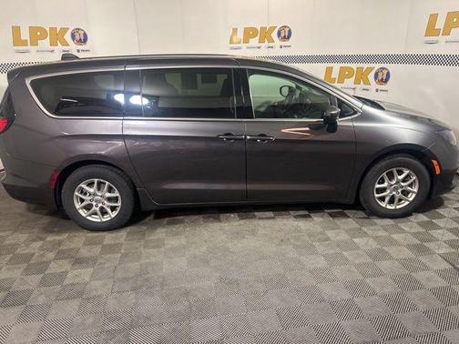 Granite Crystal Clearcoat Metallic 2023 Chrysler Voyager LX