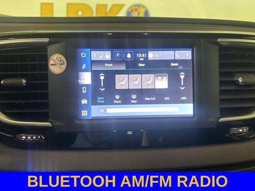 Crystal Metallic 2023 Chrysler Voyager LX