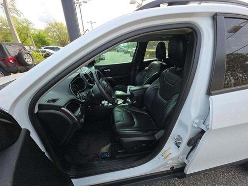 Bright White Clearcoat 2022 Jeep Cherokee Latitude Lux