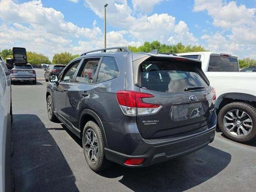 Magnetite Gray Metallic 2023 Subaru Forester 2.5i Premium