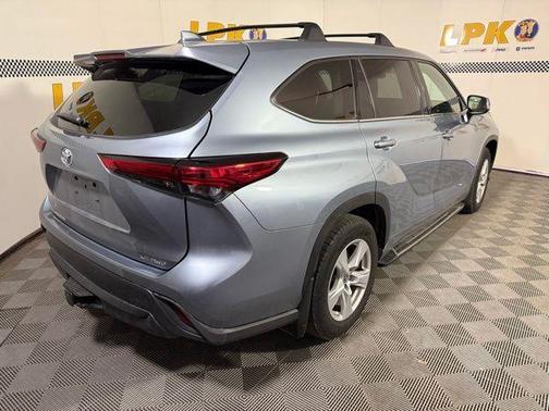 Moon Dust 2021 Toyota Highlander LE