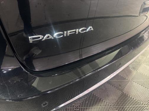 2024 Chrysler Pacifica Touring-L