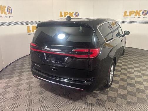 2024 Chrysler Pacifica Touring-L