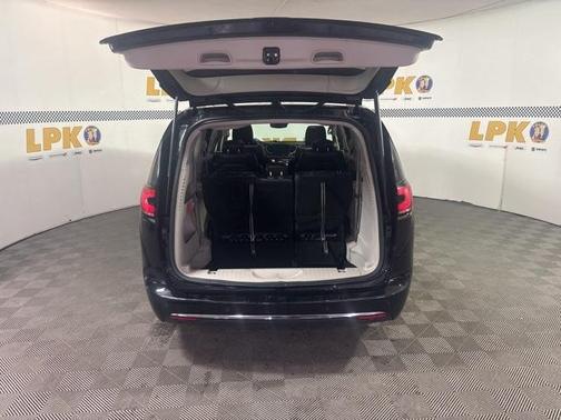 2024 Chrysler Pacifica Touring-L