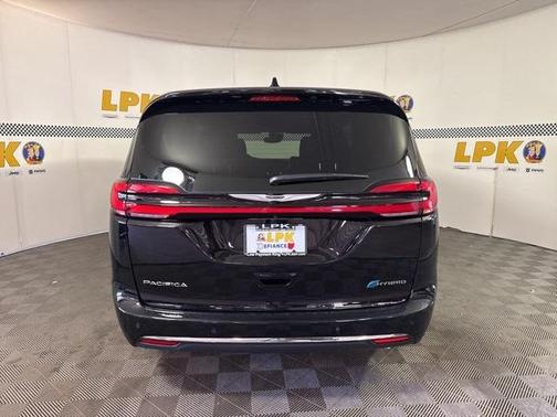 2025 Chrysler Pacifica Hybrid Select