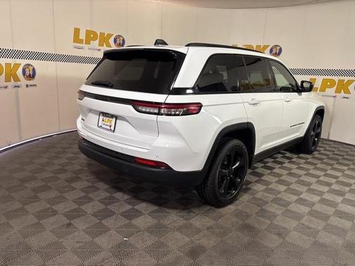 2022 Jeep Grand Cherokee Altitude