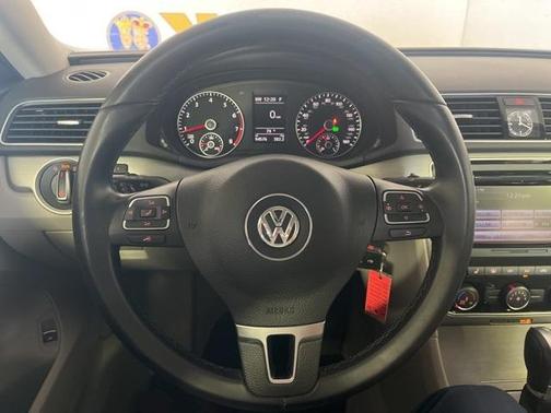 2014 Volkswagen Passat 1.8T Sport