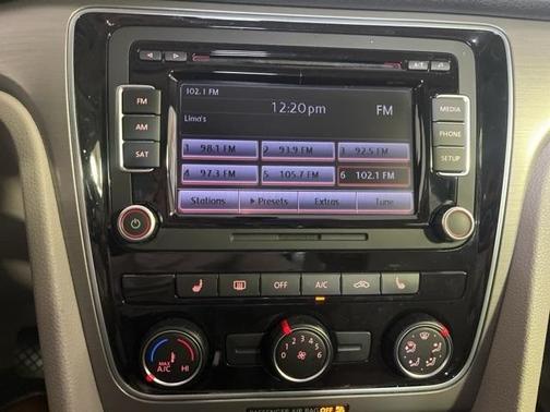 2014 Volkswagen Passat 1.8T Sport
