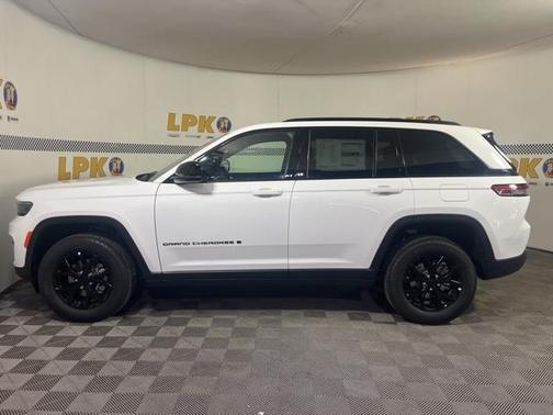 2025 Jeep Grand Cherokee Laredo