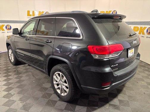 Brilliant Black Crystal Pearlcoat 2016 Jeep Grand Cherokee Laredo