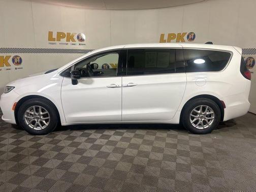 Bright White Clearcoat 2024 Chrysler Pacifica Touring-L