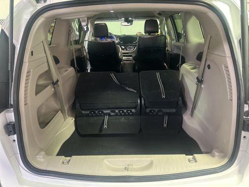 Bright White Clearcoat 2024 Chrysler Pacifica Touring-L