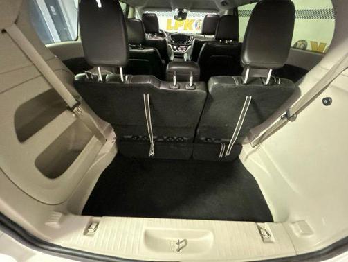 Bright White Clearcoat 2024 Chrysler Pacifica Touring-L