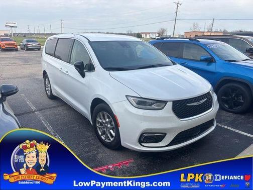Bright White Clearcoat 2024 Chrysler Pacifica Touring-L