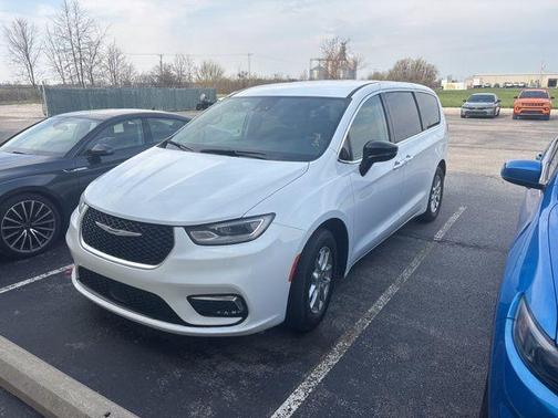 Bright White Clearcoat 2024 Chrysler Pacifica Touring-L