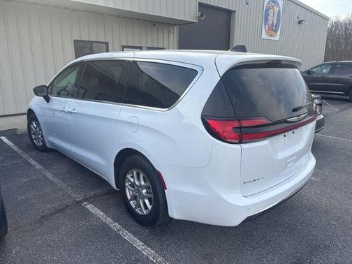 Bright White Clearcoat 2024 Chrysler Pacifica Touring-L