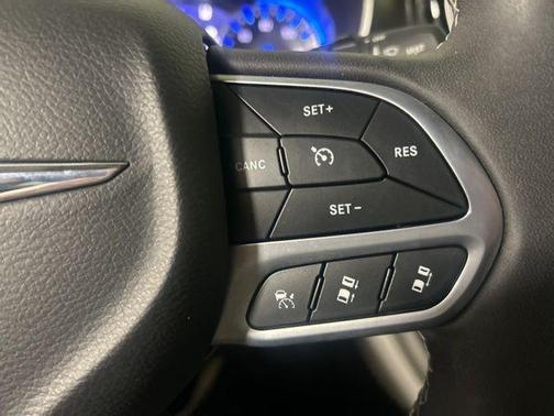 Bright White Clearcoat 2024 Chrysler Pacifica Touring-L