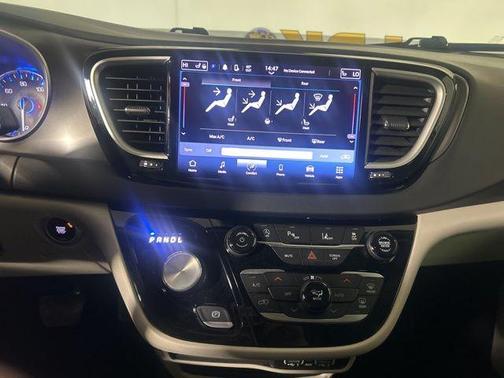 Bright White Clearcoat 2024 Chrysler Pacifica Touring-L