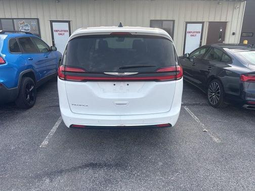 Bright White Clearcoat 2024 Chrysler Pacifica Touring-L