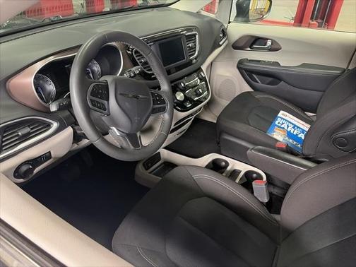 2024 Chrysler Voyager LX