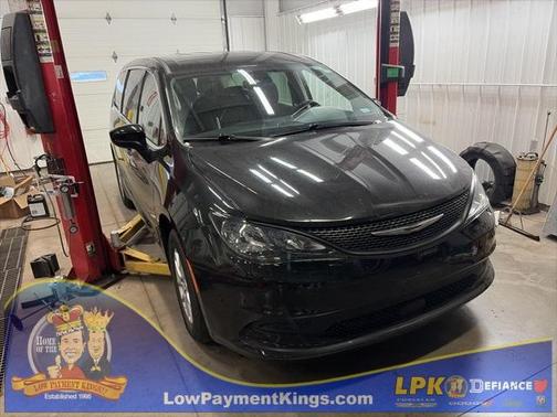 2024 Chrysler Voyager LX