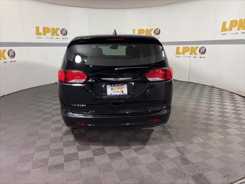 2024 Chrysler Voyager LX