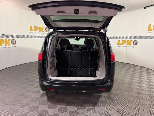 2024 Chrysler Voyager LX