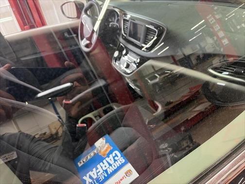 2024 Chrysler Voyager LX