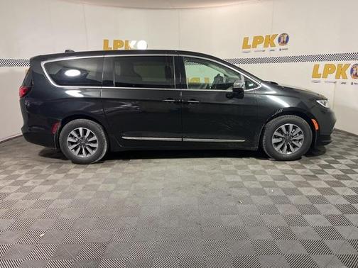 2023 Chrysler Pacifica Hybrid Limited
